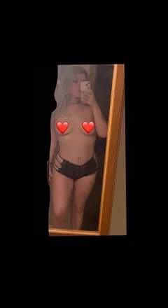OnlyFans cuenta yuhgirlvanessaaa header 2
