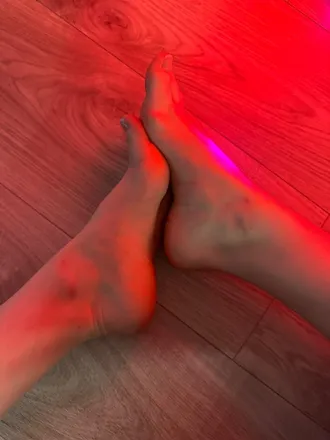 OnlyFans cuenta cozyfeetdiaryxo header 2