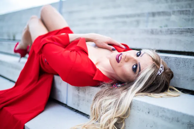 OnlyFans cuenta satinerouge header 2
