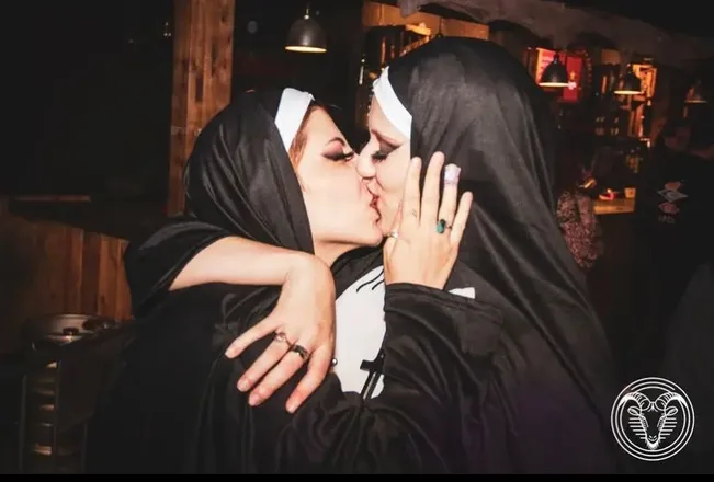 OnlyFans account  girlxgirlluv header 2