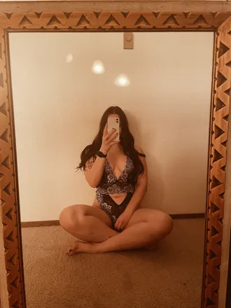 OnlyFans account  peachesandcream007 header 2