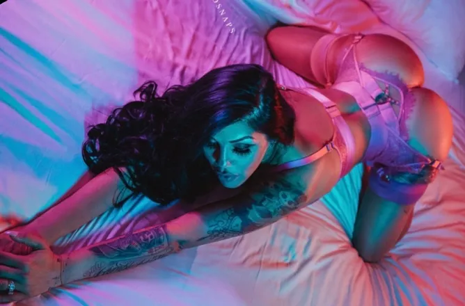 OnlyFans account  xtinahustlinbaddie header 2