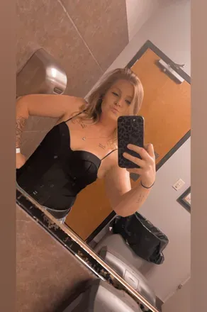OnlyFans cuenta hotmomma_28 header 2