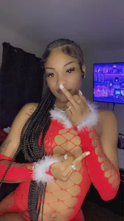 OnlyFans account  queenray01 header 2