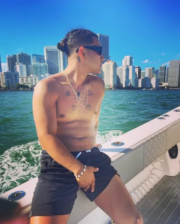OnlyFans cuenta jump_ro3 header 2