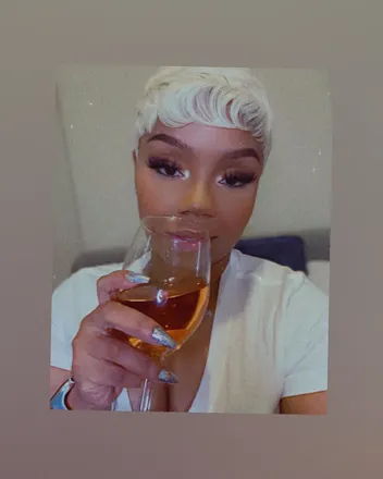 OnlyFans account  lavitared header 2