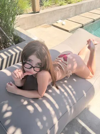 OnlyFans account  vivylue header 2