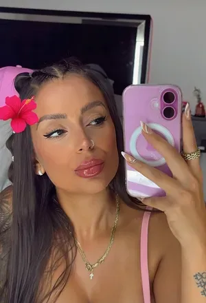 OnlyFans account  selenaxflores avatar 1