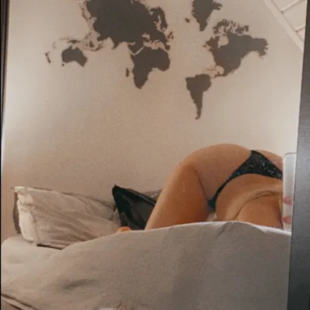 OnlyFans account  mer.only header 2