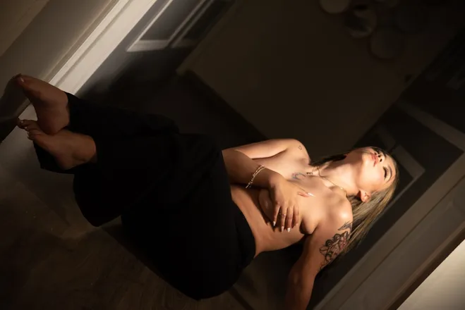 OnlyFans cuenta selena_vida2023 header 2