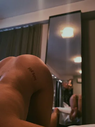 OnlyFans cuenta agathacrr header 2