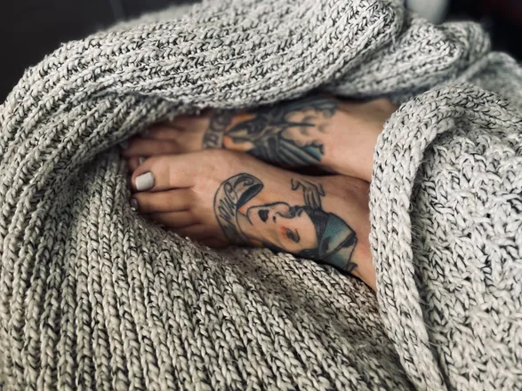 OnlyFans cuenta biteywittletoes header 2