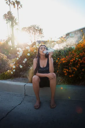 OnlyFans cuenta smokeviolets header 2