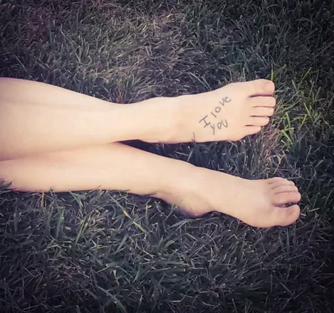 OnlyFans cuenta illwriteyournameonmyfeet avatar 1