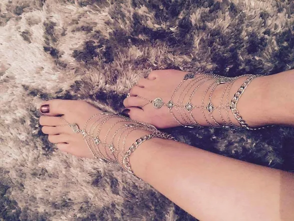 OnlyFans account  barefootlaura header 2