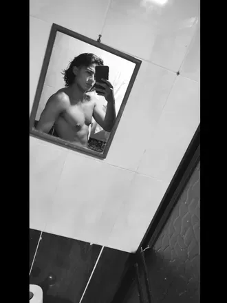 OnlyFans account  kmilo18 avatar 1