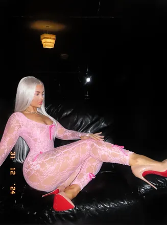 OnlyFans account  karmenmai header 2