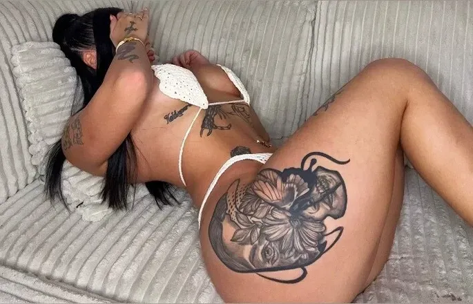 OnlyFans cuenta callmelavalentina header 2