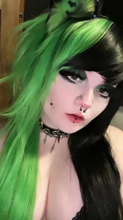OnlyFans cuenta graveyardbabe1031 header 2