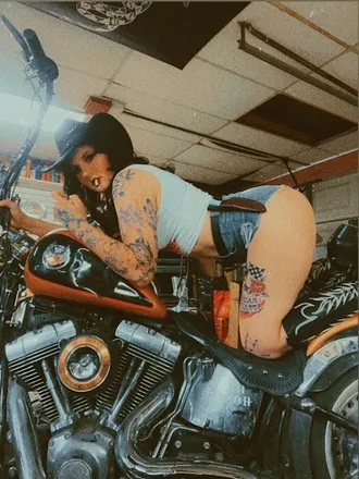 OnlyFans cuenta motorheadmistress header 2