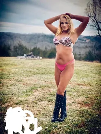 OnlyFans cuenta justmegina1 header 2