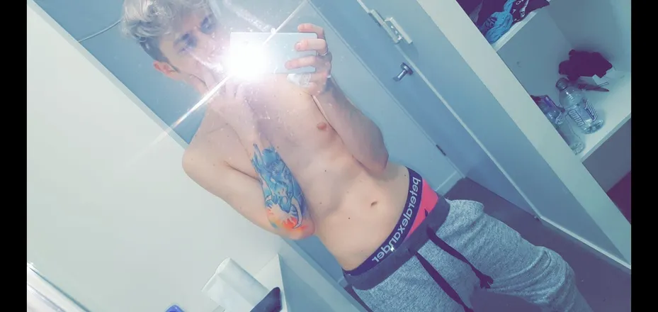 OnlyFans cuenta tykimikk99 header 2