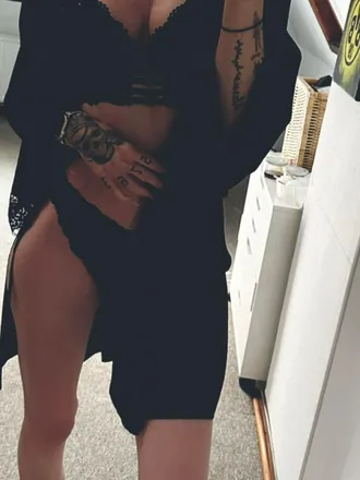 OnlyFans cuenta bekki_red header 2