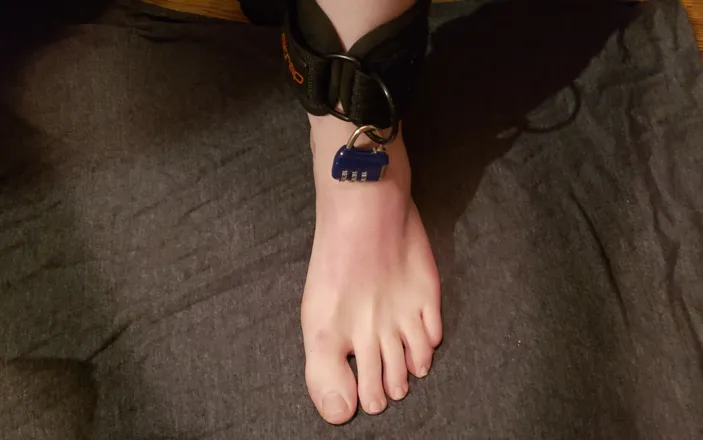 OnlyFans account  facingdafeet header 2