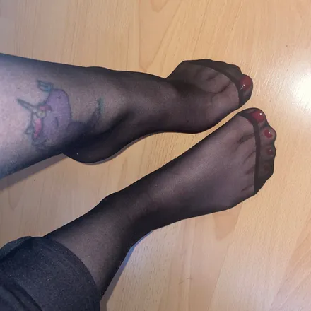 OnlyFans cuenta feetgirljulz header 2
