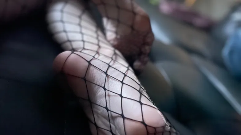 OnlyFans account  petitencreamyy header 2