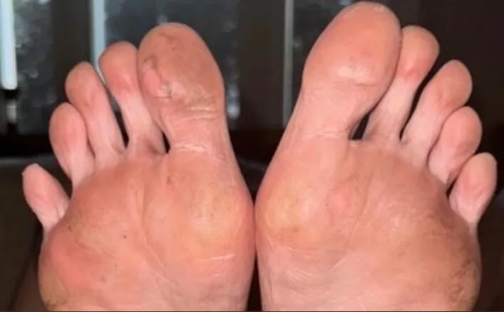 OnlyFans account  longtoes25xx header 2