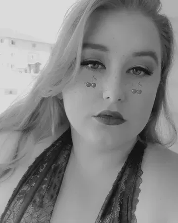 OnlyFans cuenta pluzizequeen avatar 1