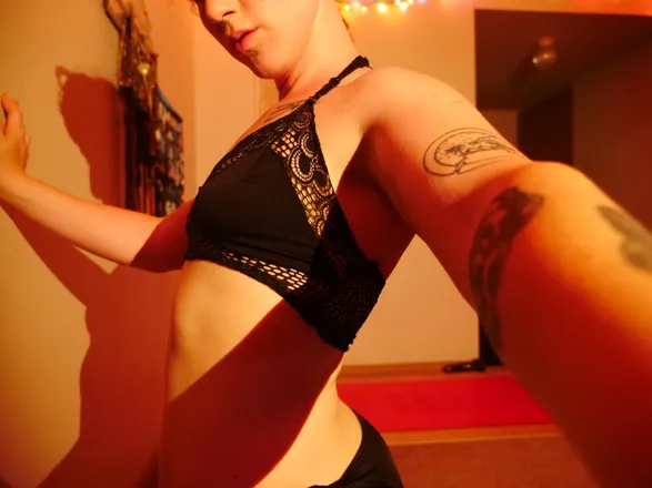OnlyFans cuenta lizfeelsflowy header 2