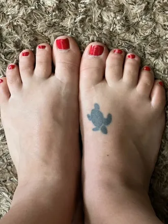 OnlyFans cuenta redfeetsies header 2