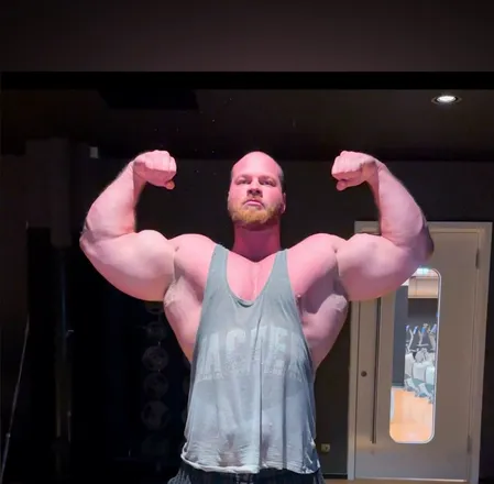 OnlyFans cuenta giantgermanbeast header 2