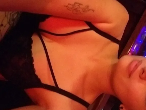 OnlyFans cuenta raevvyn header 2