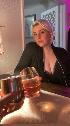 OnlyFans cuenta atomicblond33 header 2