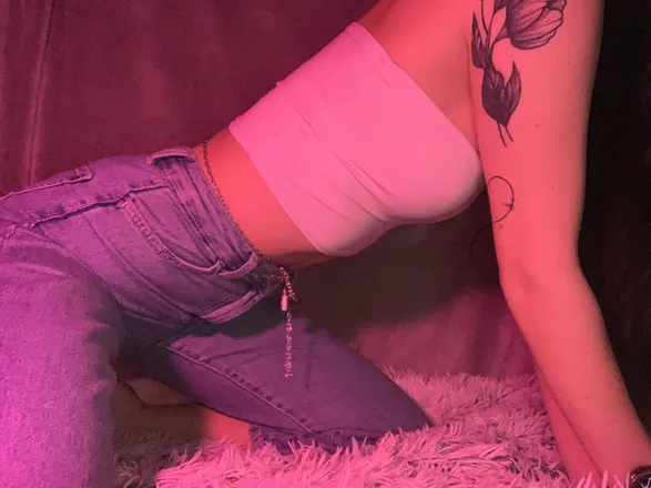 OnlyFans cuenta paintedbyjulia header 2