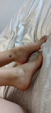 OnlyFans cuenta juliefeetsomae header 2