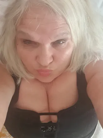 OnlyFans cuenta hotkiwibabe header 2