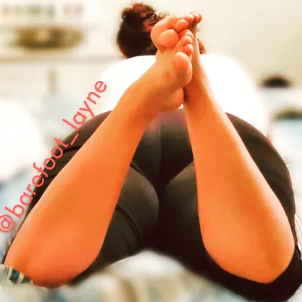 OnlyFans cuenta barefoot_layne header 2